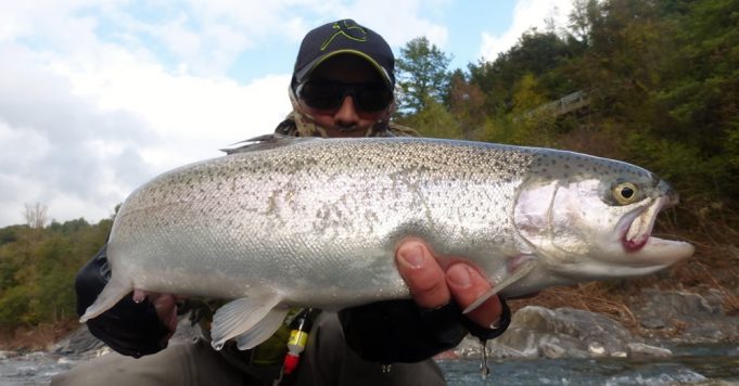 Catch Huge Trout Around Rocks With Tube Weight Rigs